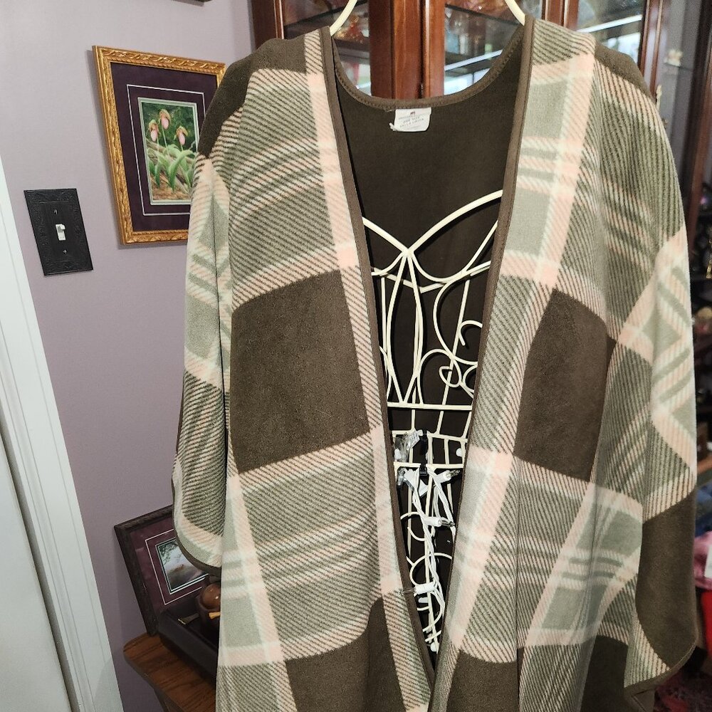 Woolrich Reversible Plaid Cape / Wrap – One Size